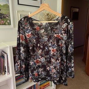 American Eagle | Floral Navy Blouse